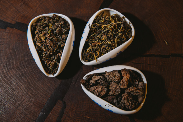 Премиальный чайный набор: Дянь Хун Цзинь Сы(100гр), Шу Пуэр Ча Тоу(100гр), ГАБА Улун Дун Дин(100гр) — со скидкой 50%